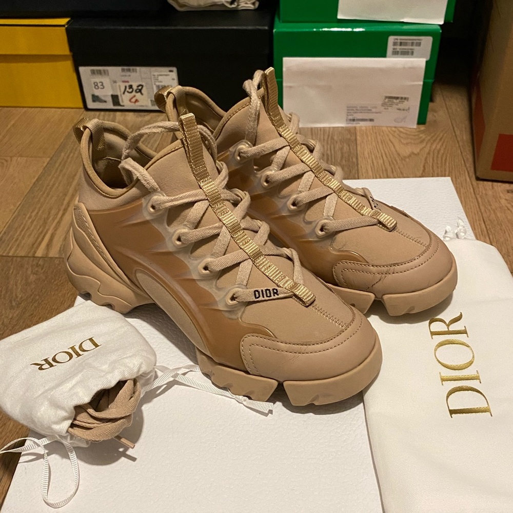 DIOR D-CONNECT SNEAKER
Nude Technical Fabric 35.5